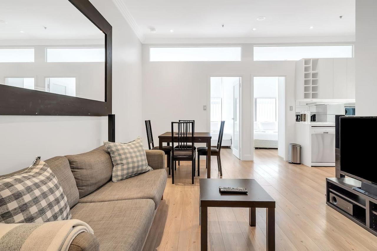 'simply Sydney' Living Off Wharf Roadway Apartment *